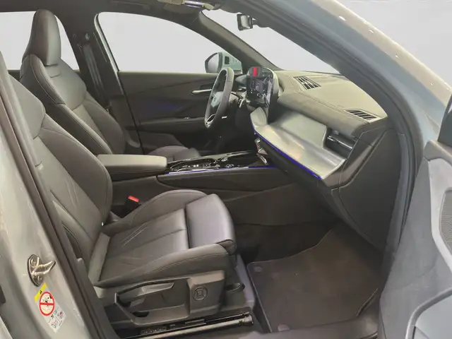 Audi Q3 view 4