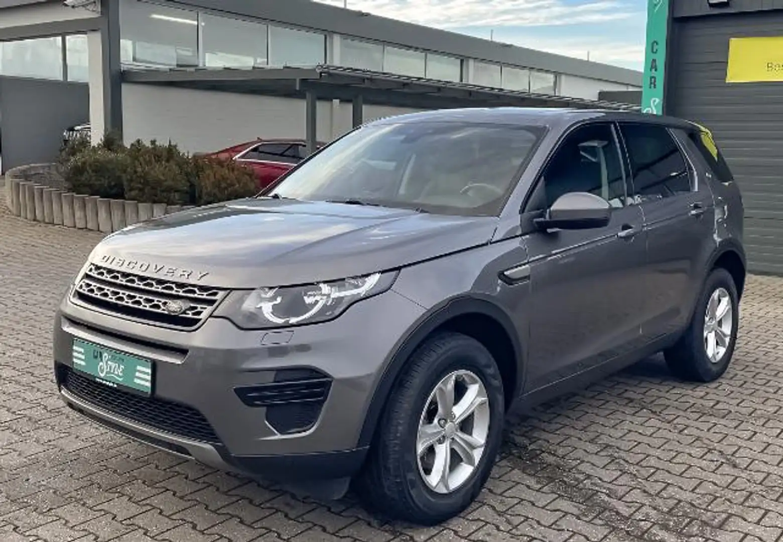 Land Rover Discovery Sport 2.0 TD4 HSE RFK NAVI SHZ 7 SITZE Gris - 1