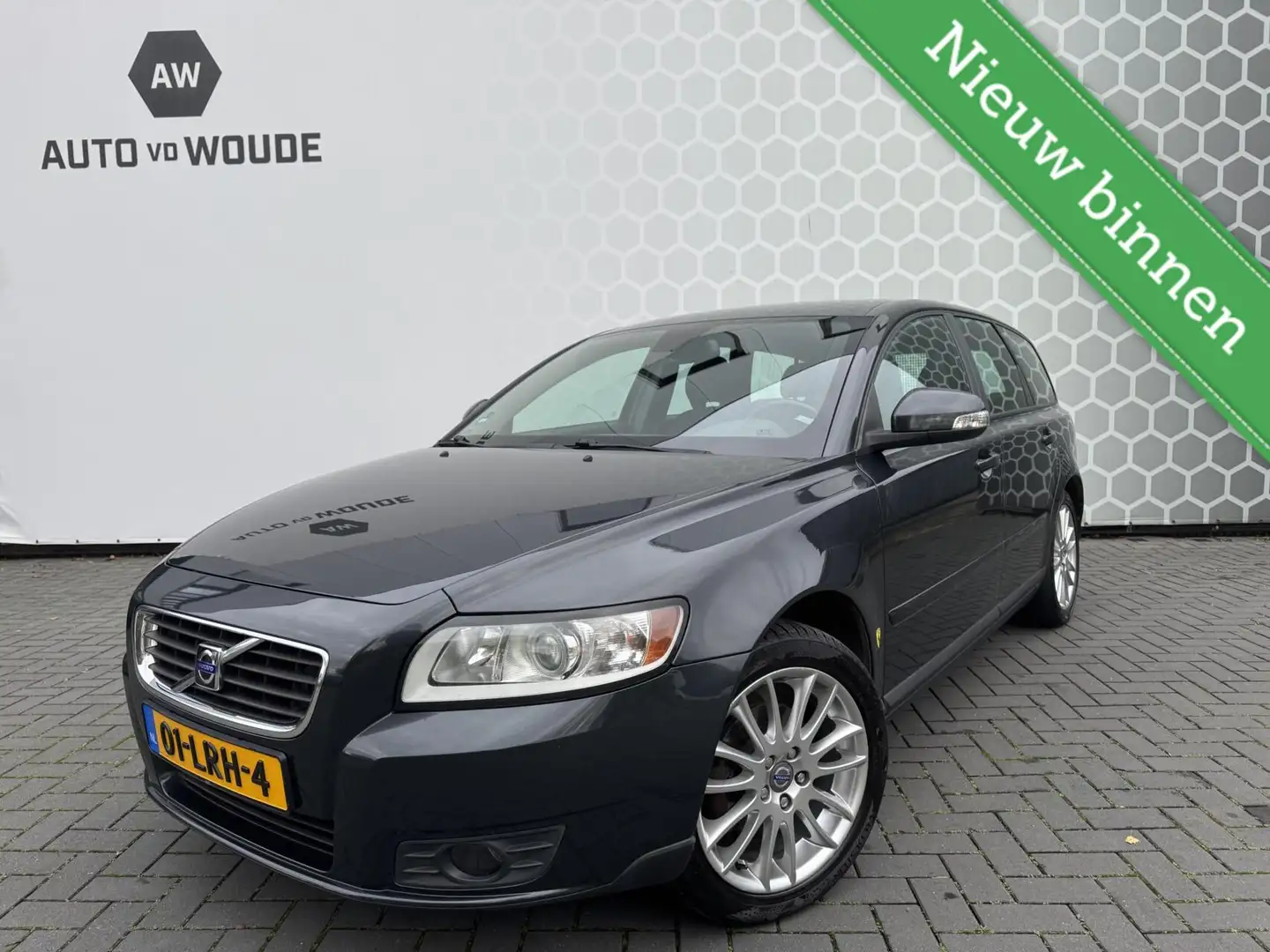 Volvo V50 2.0 Momentum Navi Trekhaak Cruise Zeer netjes! Grau - 1