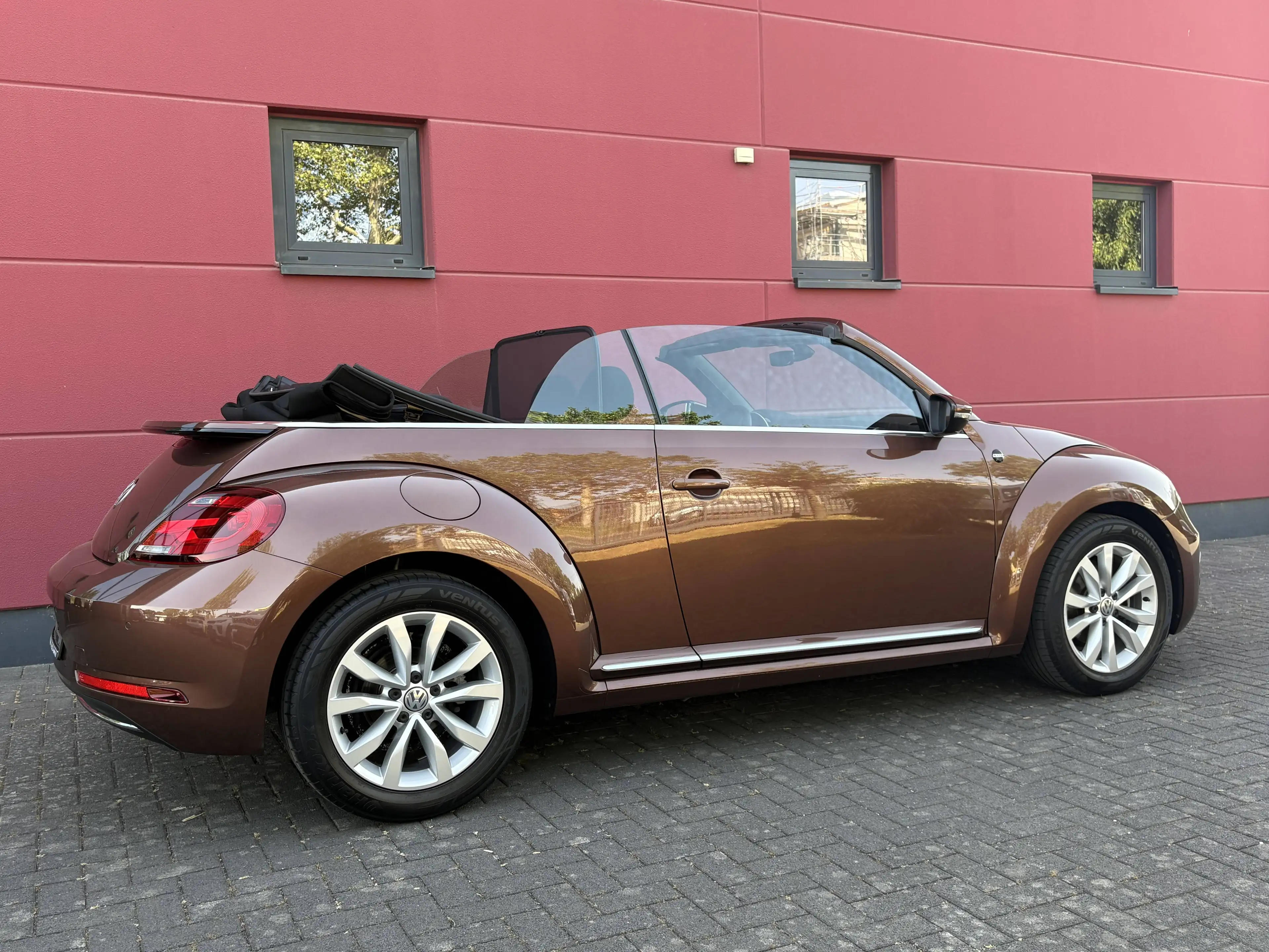 Volkswagen New Beetle CABRIOLET 1.2 TSI SONDERMODELL SOUND NAVI ALU17" 1-HAND TOP! — photo 3