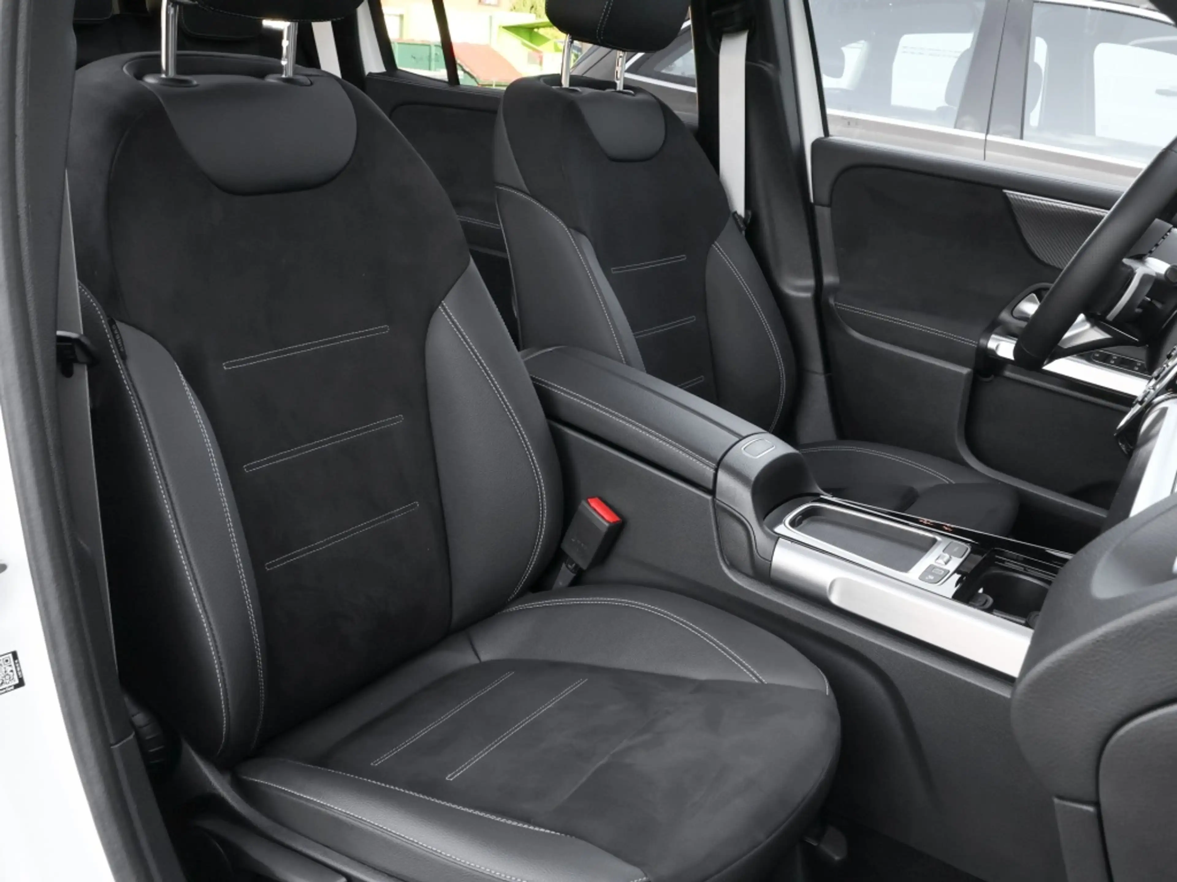 Mercedes-Benz GLB 250 4M AMG-Sport/Pano/AHK/360/7Sitze/MBeam — photo 7