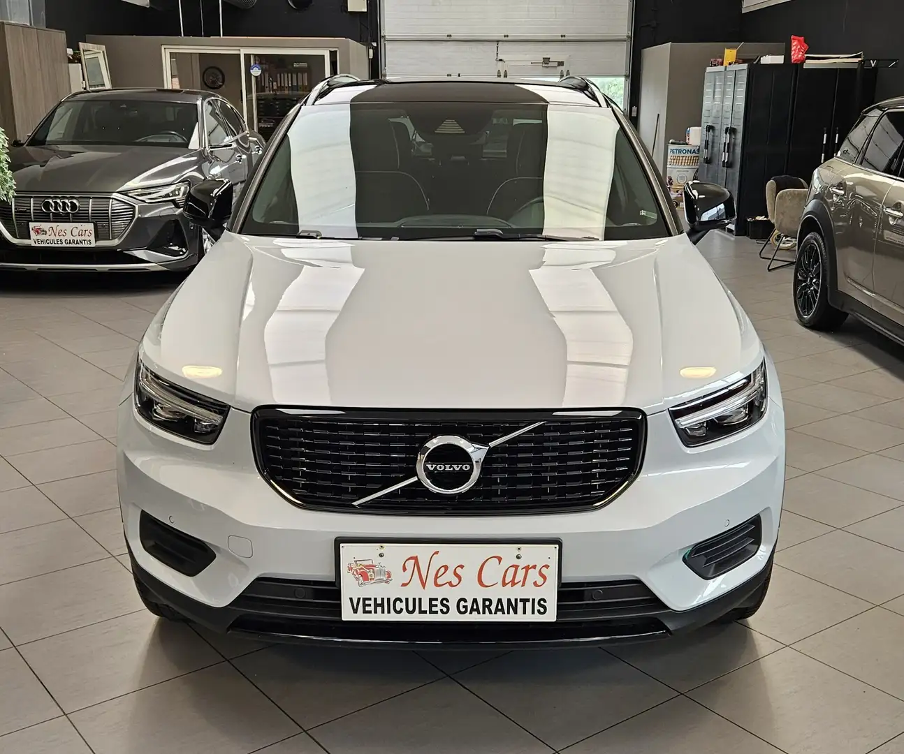 Volvo XC40 1.5 T3 R-DESIGN AUTO,CUIR,GPS,CAMERA,LED,GAR 1 AN Wit - 2