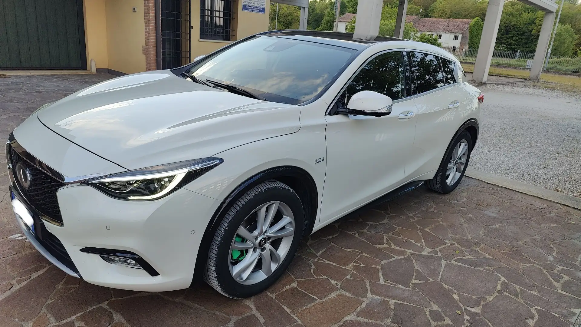 Infiniti Q30 2.2d Premium Tech 170cv dct Bianco - 2