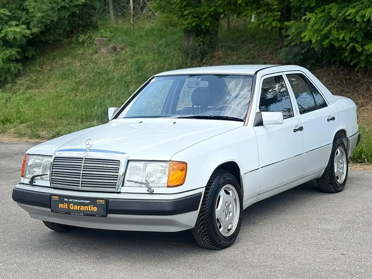 Mercedes-Benz 230 E W124|1.Besitz|nur 128.000KM|sehr guter Zustand| Weiß - 2