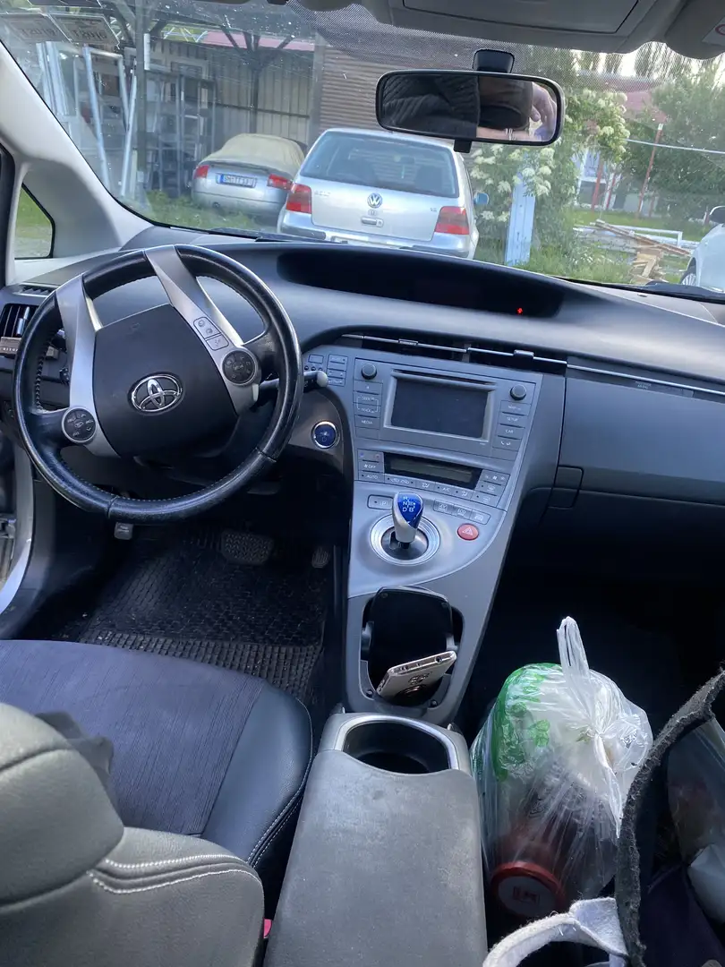 Toyota Prius (Hybrid) Life - 1