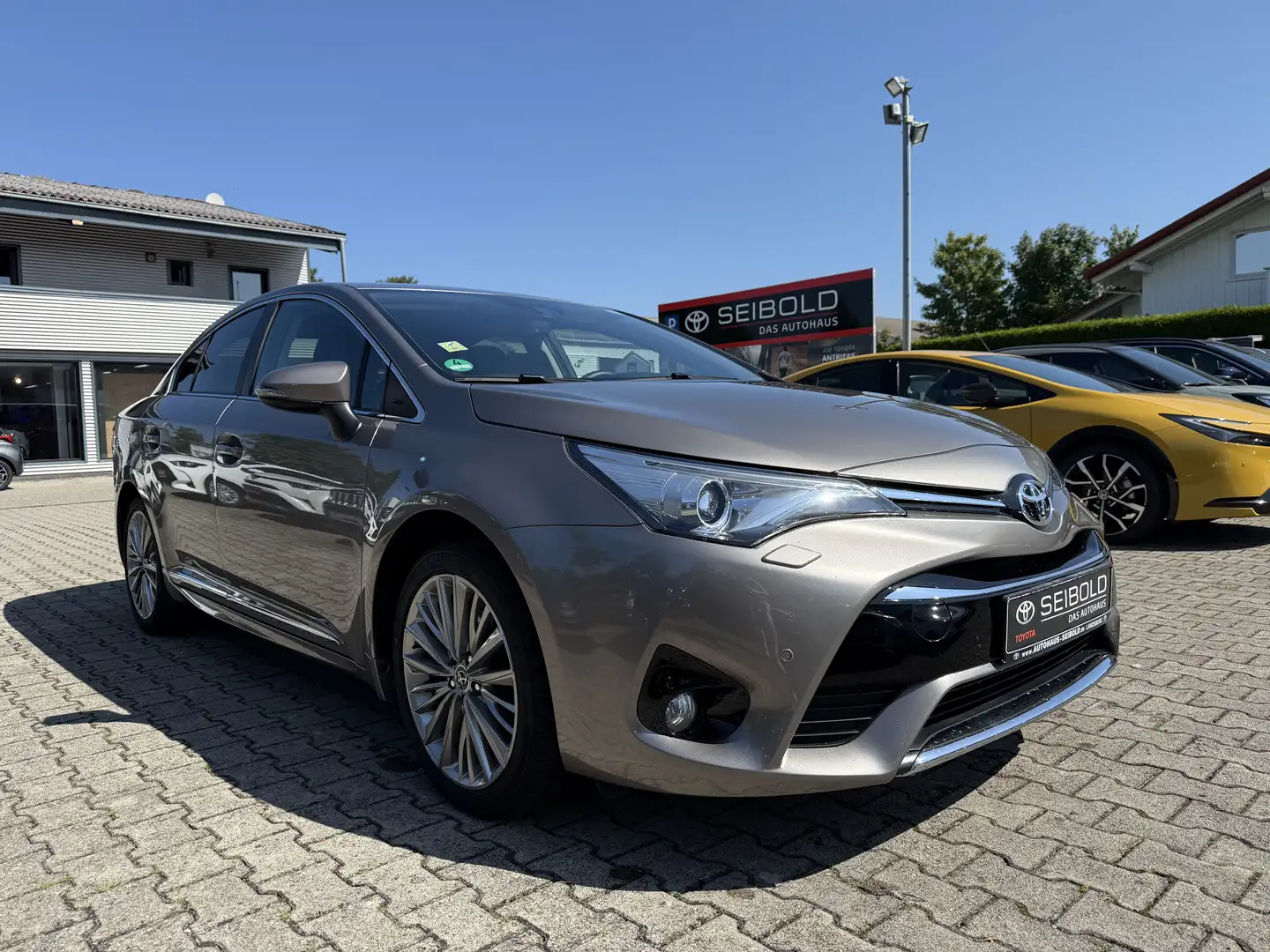 Toyota Avensis 1.8 Executive Automatik !WENIG KILOMETER! Бронзовий - 1