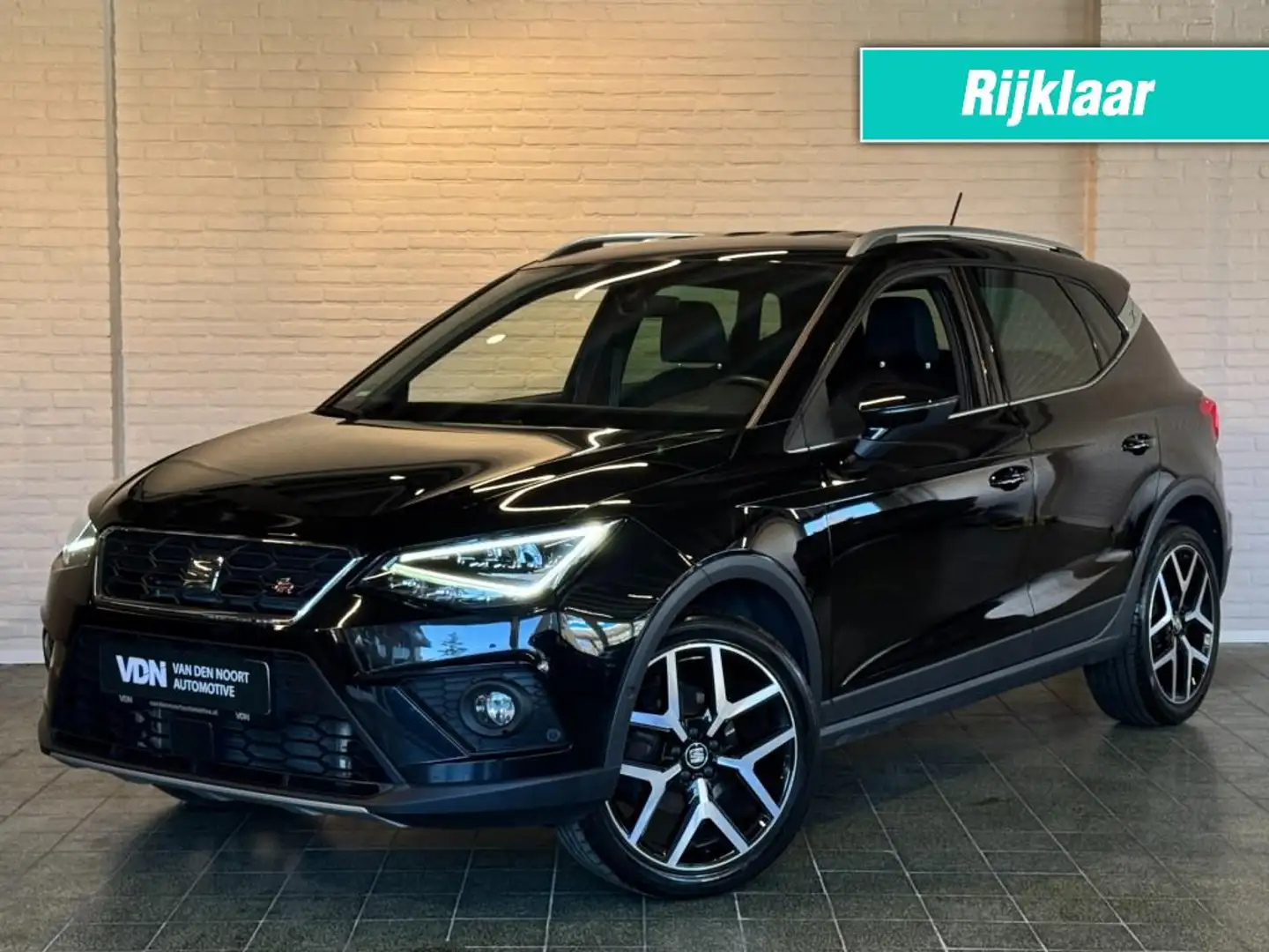 SEAT Arona 1.0 TSI FR Business Intense 110pk Camera Trekhaak Zwart - 1