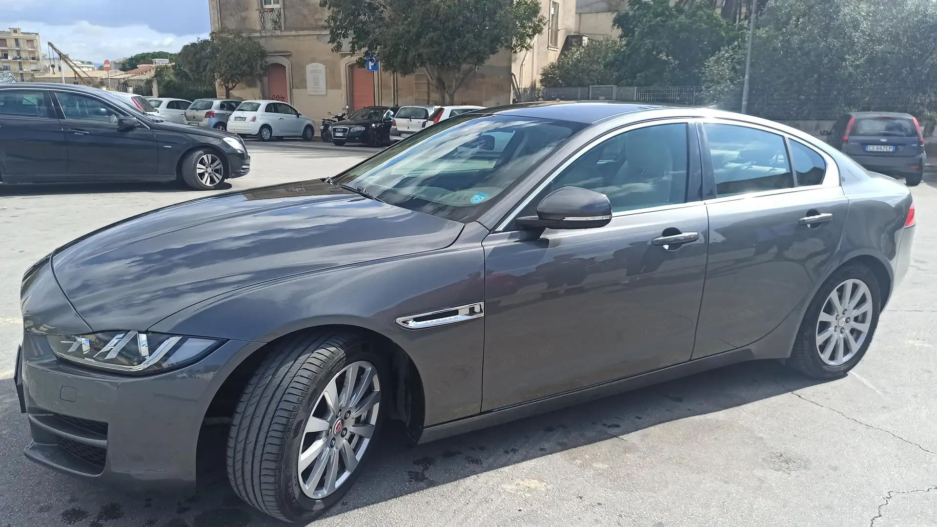 Jaguar XE XE 2.0d Pure 180cv auto Grigio - 1