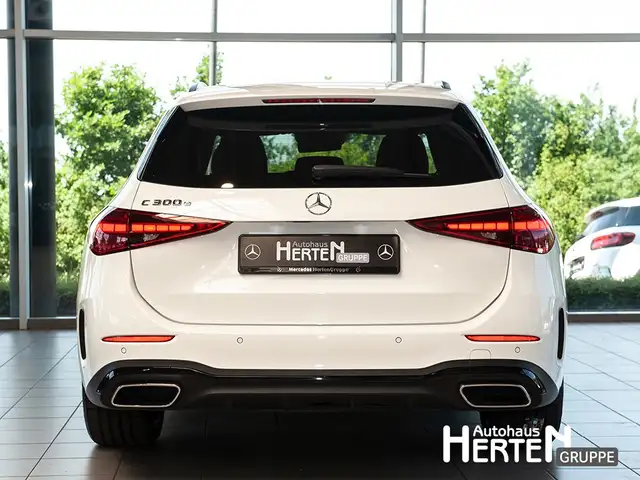 Mercedes-Benz C-Class view 4