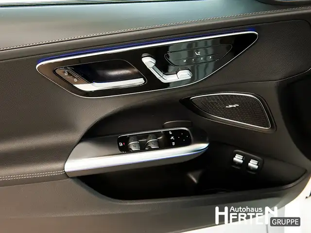 Mercedes-Benz C-Class view 9