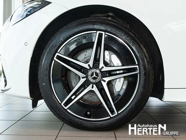 Mercedes-Benz C-Class view 5