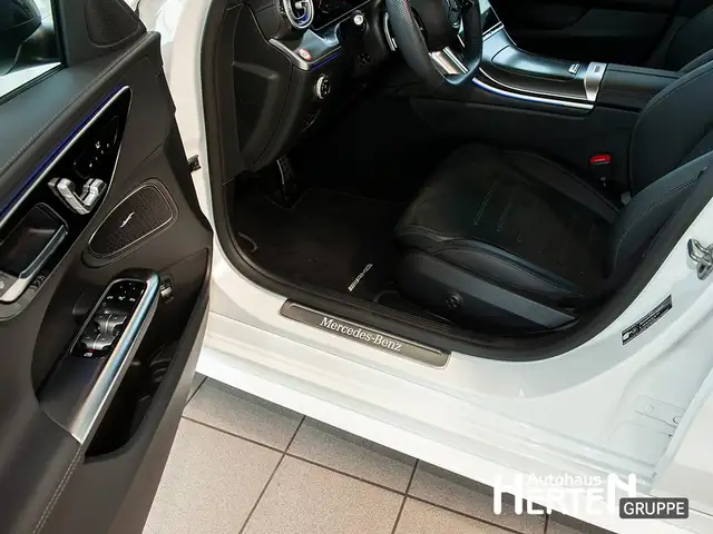 Mercedes-Benz C-Class view 12