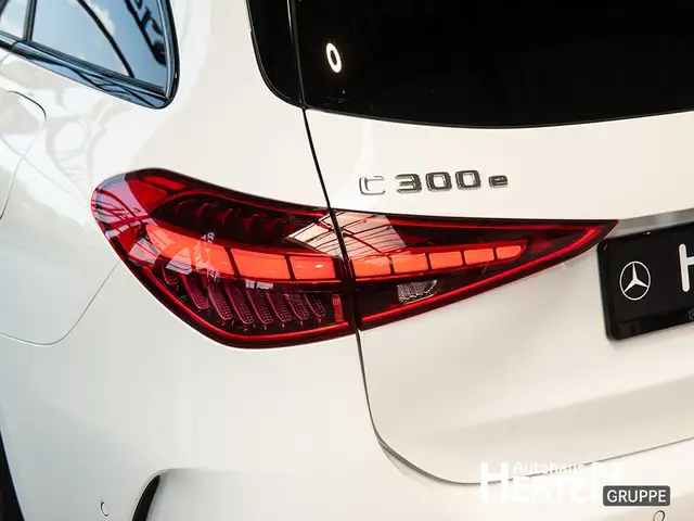 Mercedes-Benz C-Class view 14