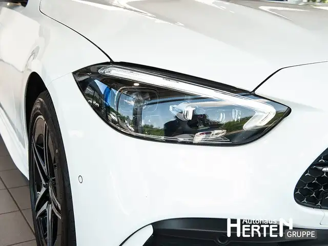 Mercedes-Benz C-Class view 13
