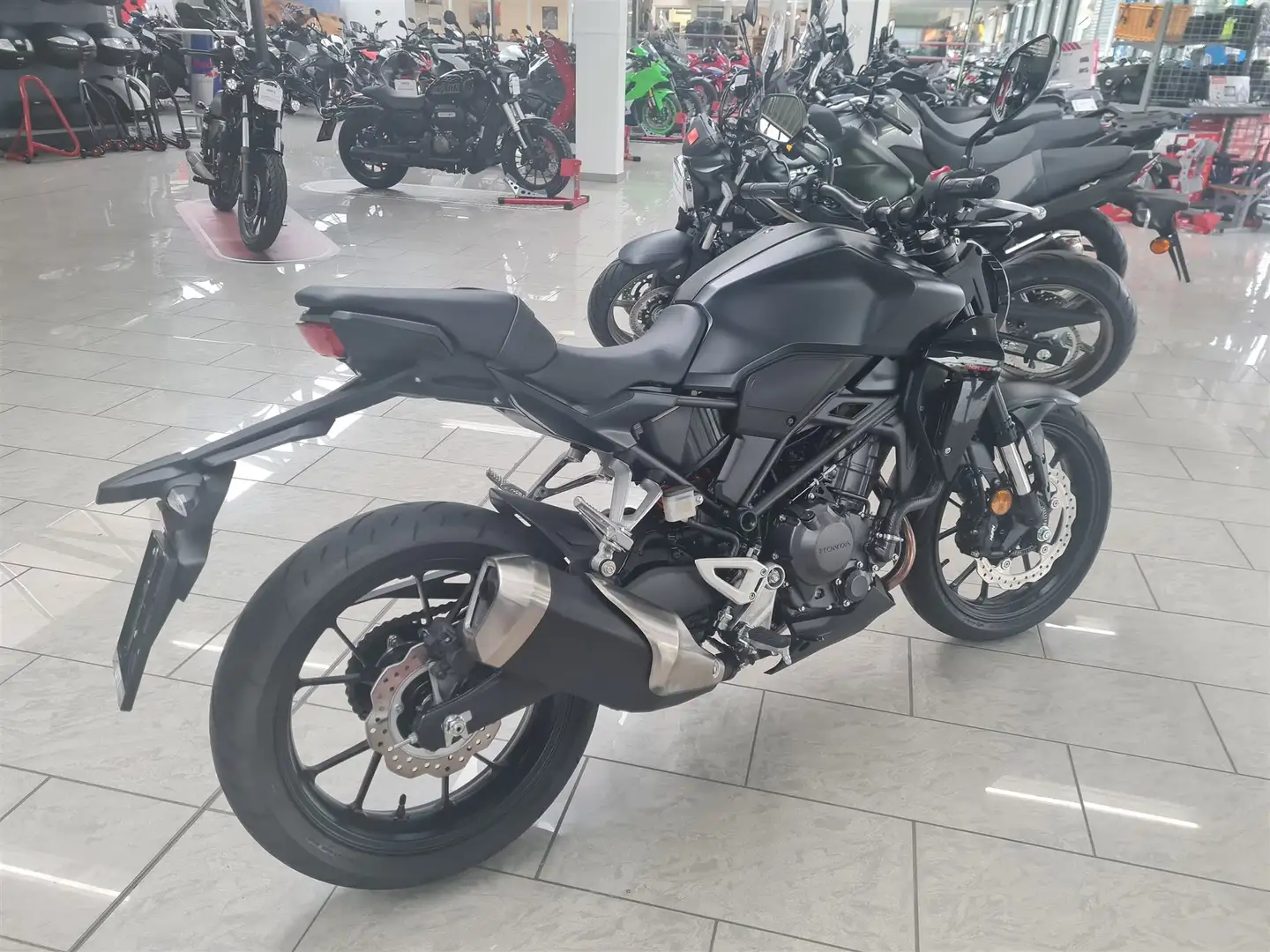 Honda CB 300 Noir - 2