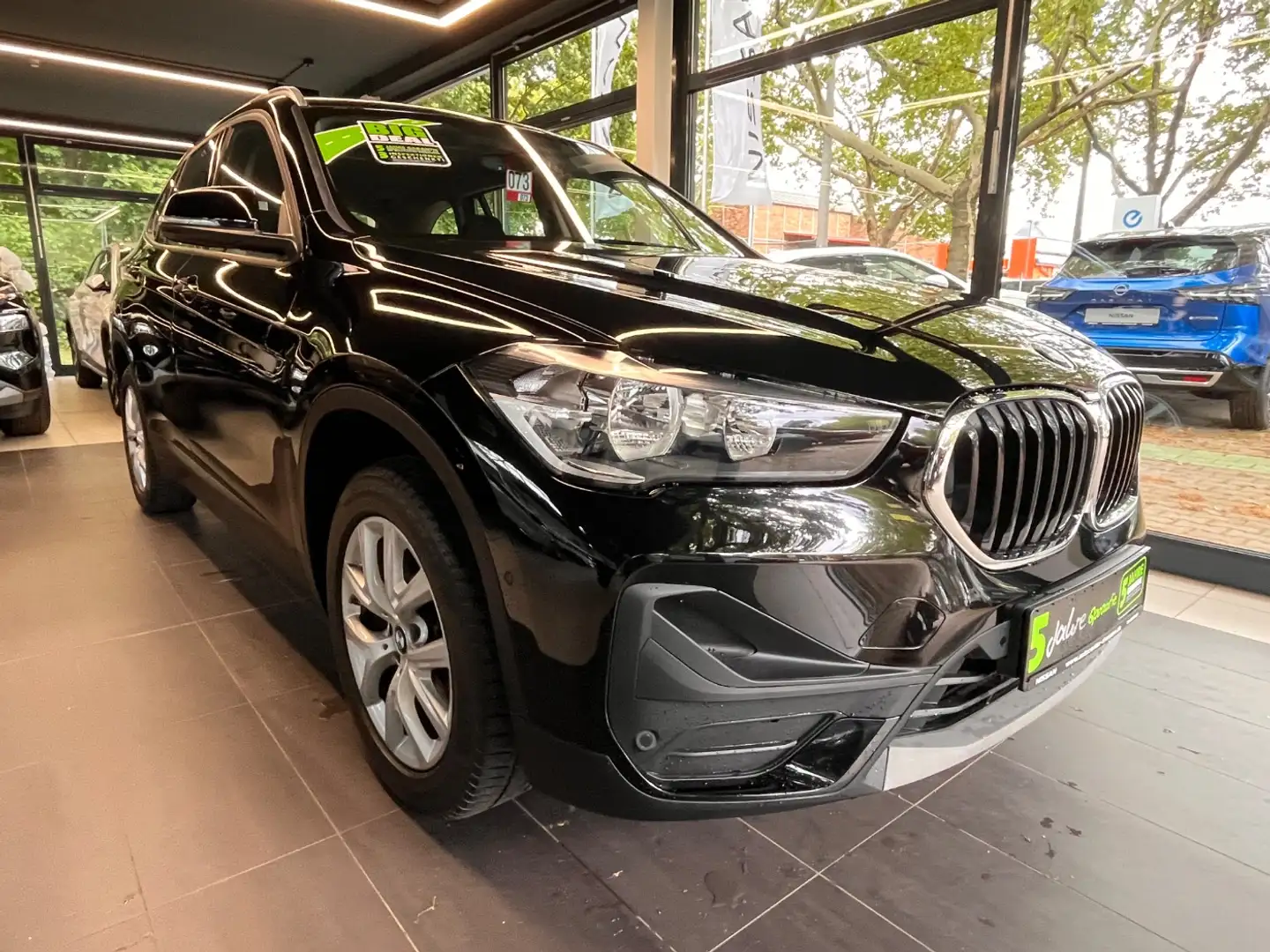 BMW X1 sDrive 18d  Advantage SpurH el.Heck Navi PDC Zwart - 2