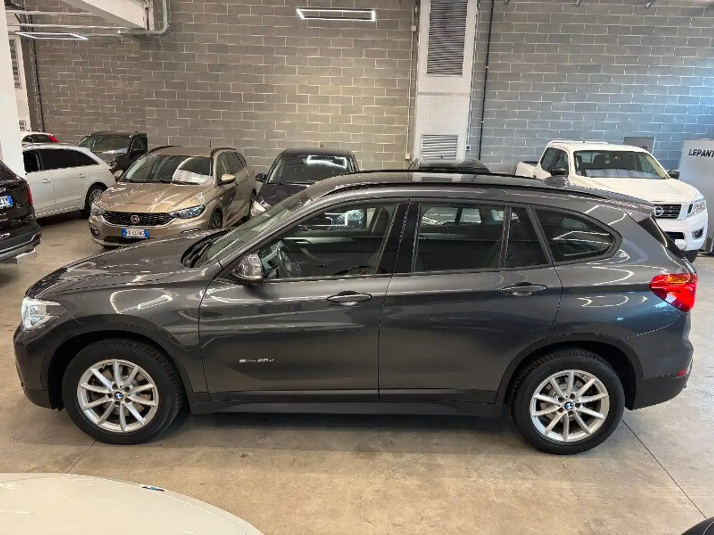 BMW X1 X1 sDrive20d Business Gri - 2