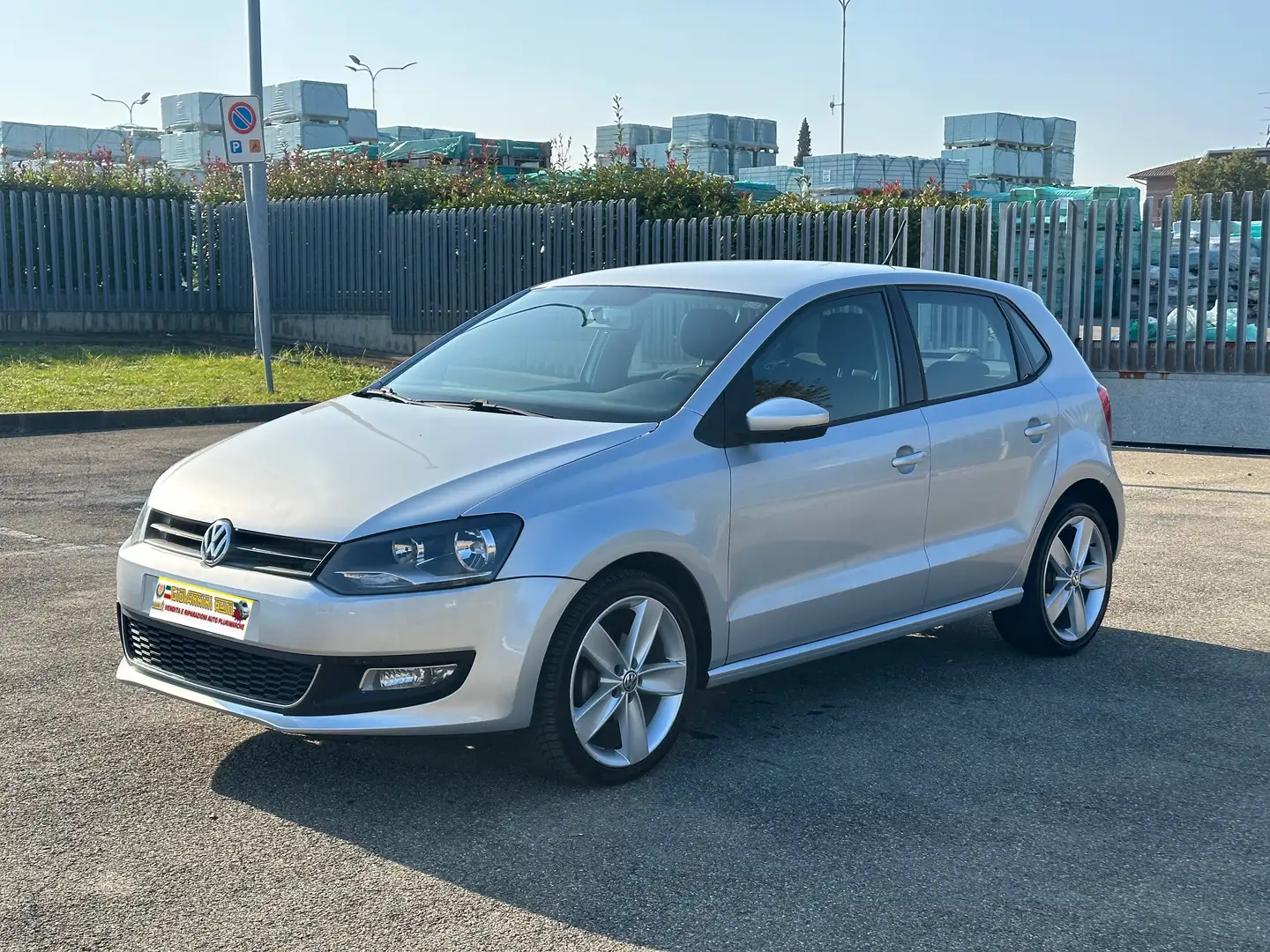 Volkswagen Polo 5p 1.2 tsi Highline 105cv Argent - 1