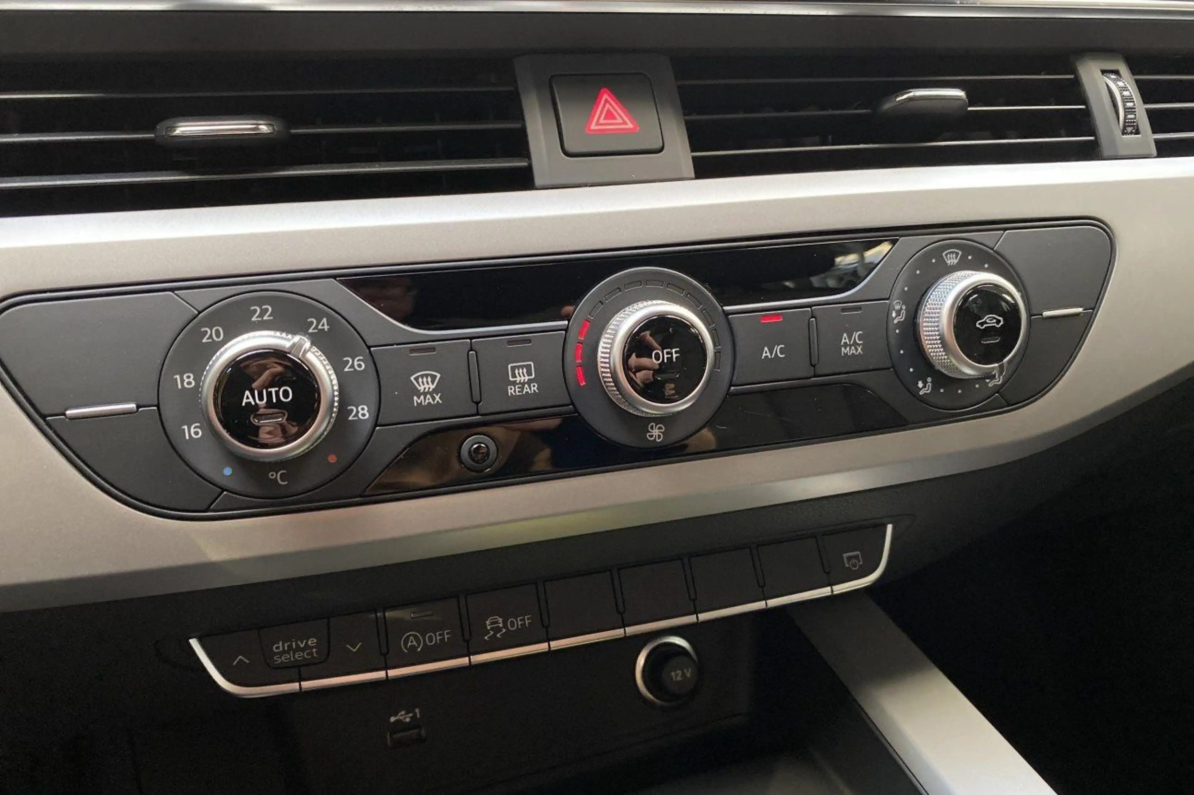 Audi A4 35 TFSI Business Edition S-Tronic — photo 15