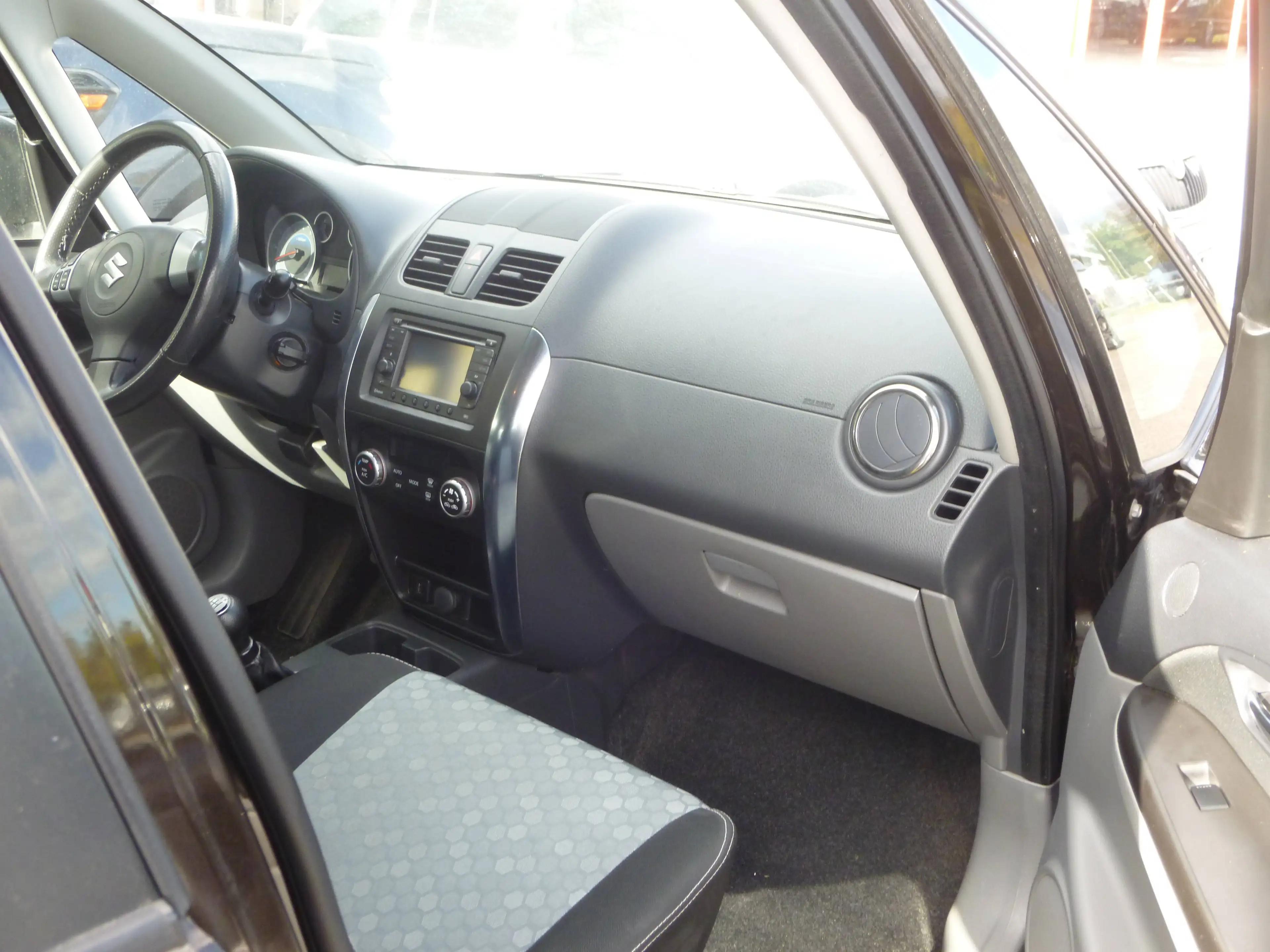 Suzuki SX4 Streetline Club — photo 8