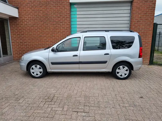 Dacia Logan view 9