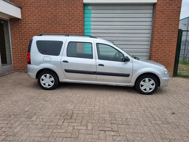 Dacia Logan view 10