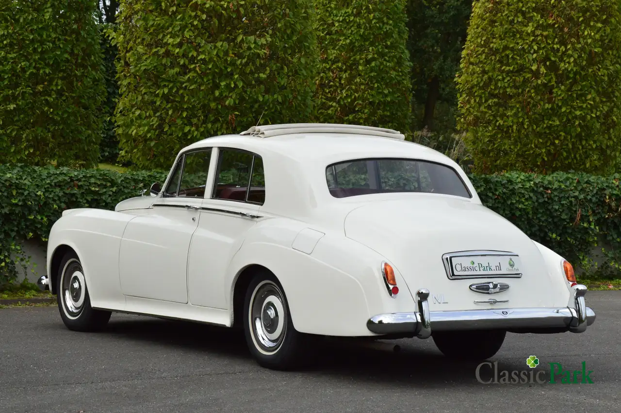 Bentley S1 Standard Saloon, foto 3