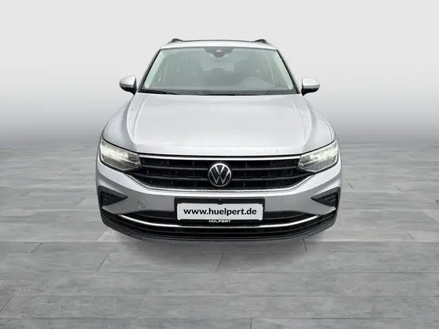 Volkswagen Tiguan view 3