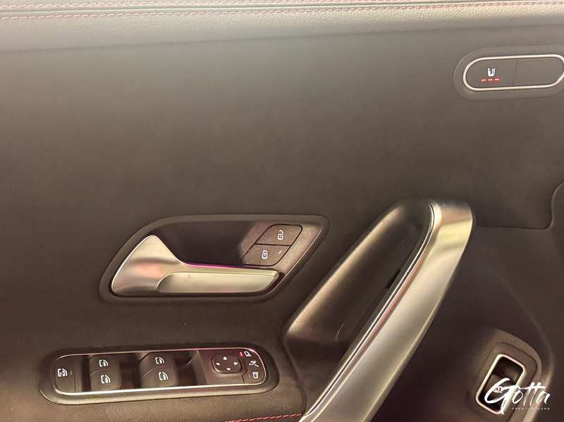 Photo du véhicule Mercedes-Benz CLA 200