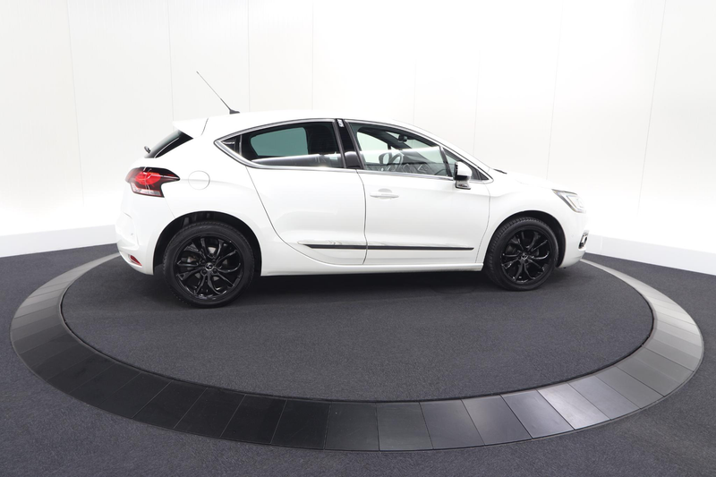 DS Automobiles DS 4 PureTech 130 Performance Line | Camera | Dodehoekd — photo 8
