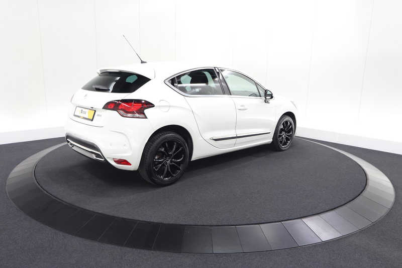 DS Automobiles DS 4 PureTech 130 Performance Line | Camera | Dodehoekd — photo 13