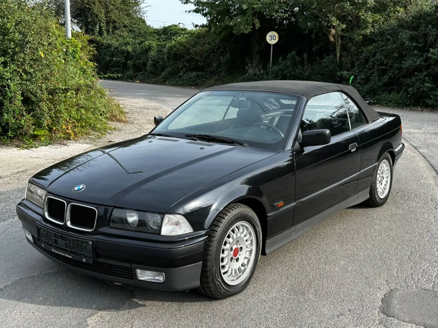 BMW 318 i Cabrio E36 crna - 1