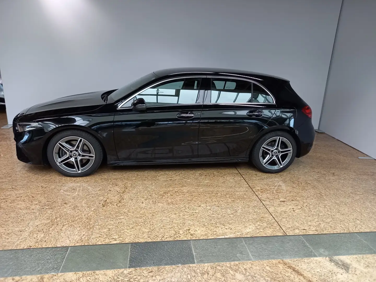 Mercedes-Benz A 220 A 220 d AMG Line Advanced Plus/Burm/Totw/V-Dist Noir - 2