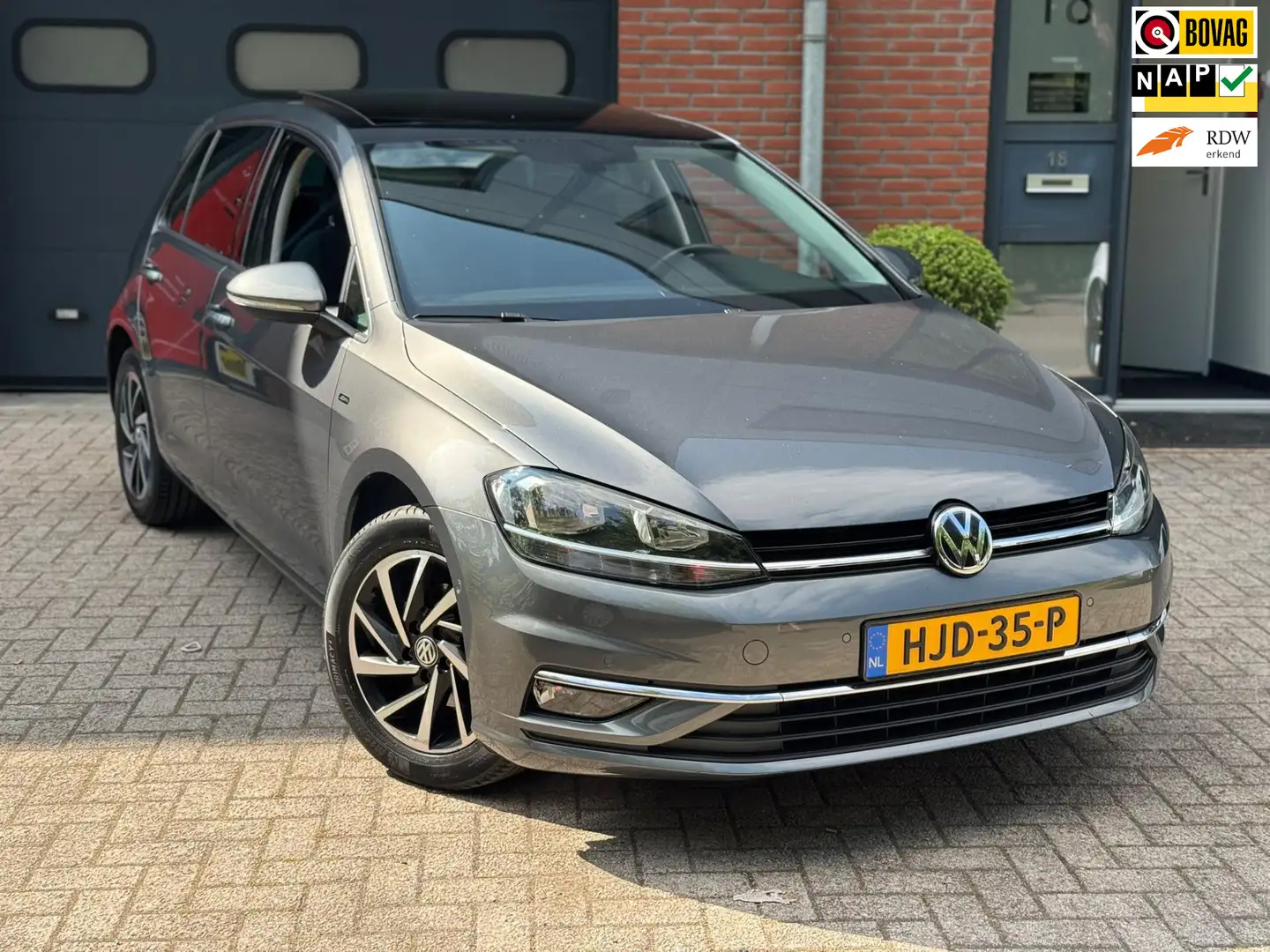 Volkswagen Golf 1.0 TSI Edition/Elek.pakket/Pano/DSG/NAP/APK/Virtu Grijs - 1