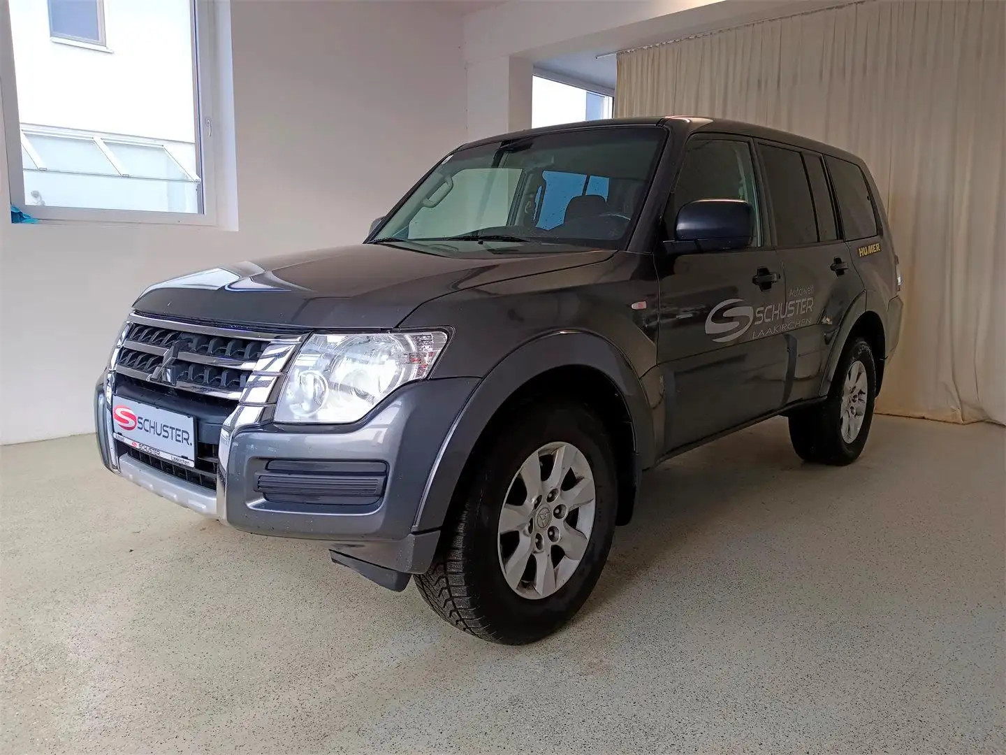 Mitsubishi Pajero Wagon 3,2 Inform AT Grau - 1