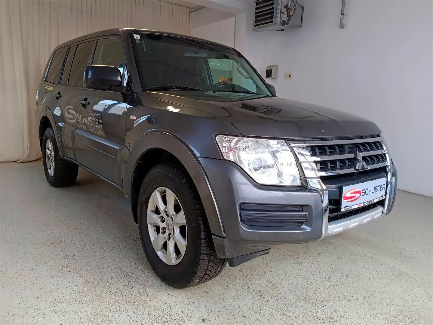 Mitsubishi Pajero Wagon 3,2 Inform AT Grau - 2