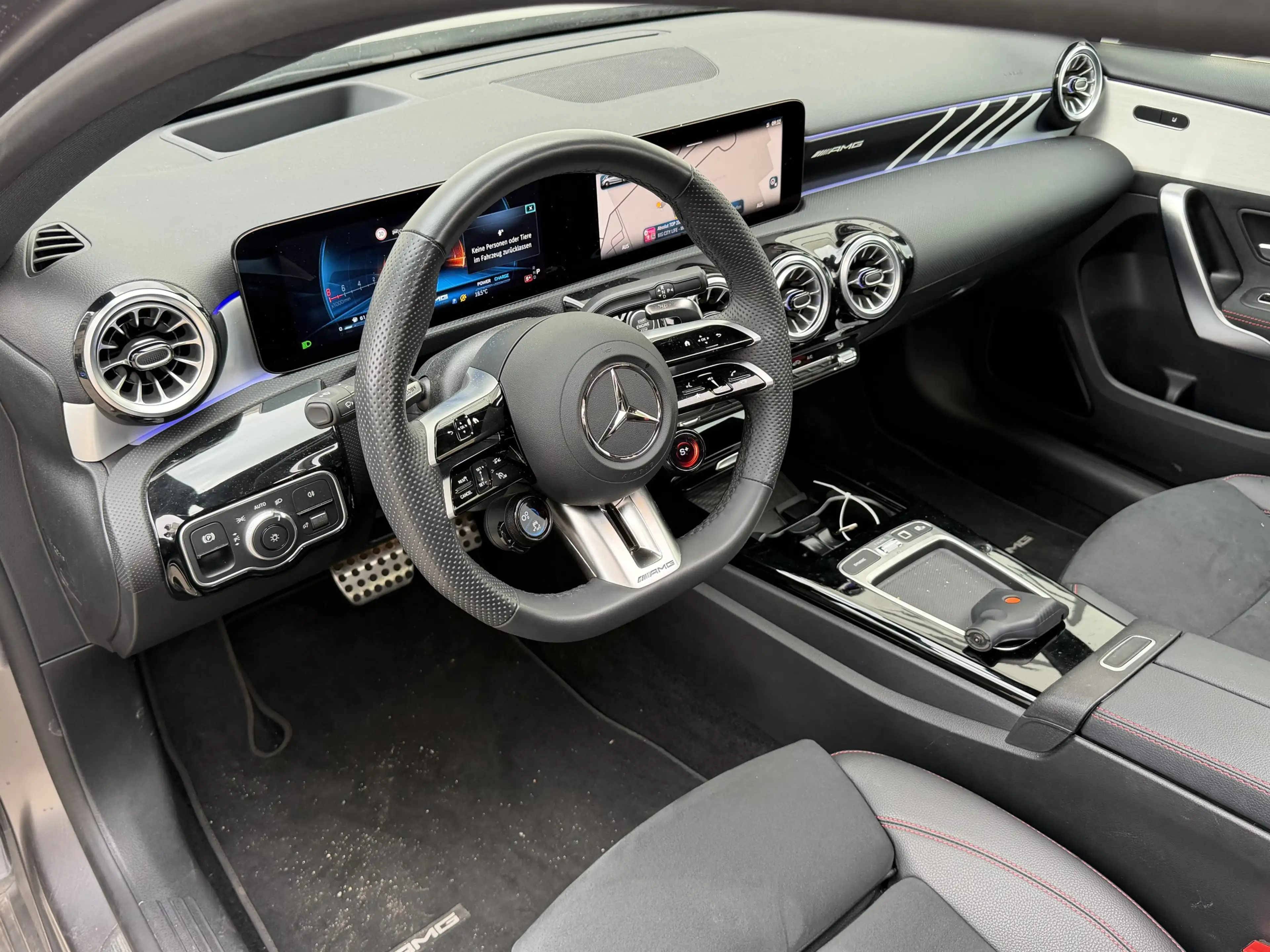 Mercedes-Benz A 35 AMG 4M Speedsh. DCT 8G Advanced+ AERO PANO — photo 5