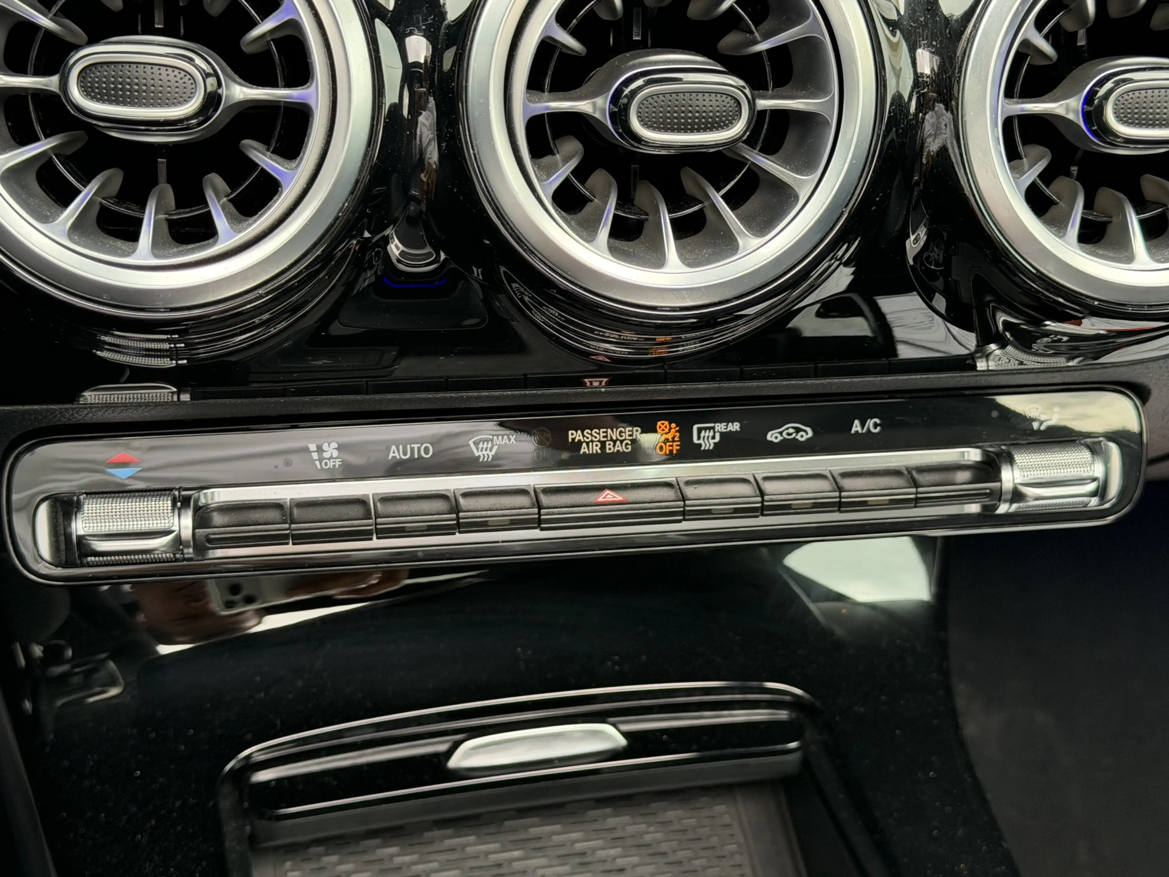 Mercedes-Benz A 35 AMG 4M Speedsh. DCT 8G Advanced+ AERO PANO — photo 14