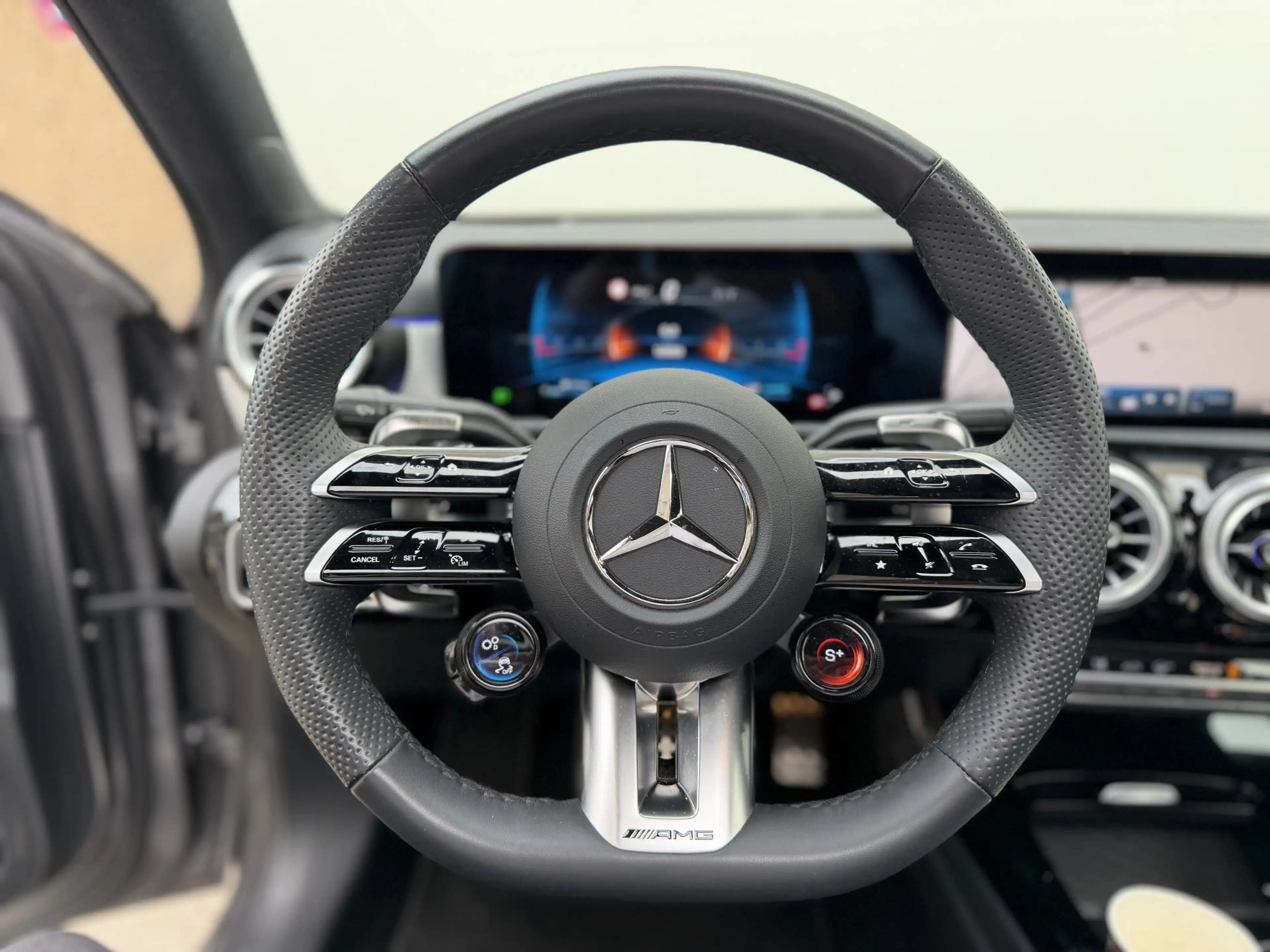 Mercedes-Benz A 35 AMG 4M Speedsh. DCT 8G Advanced+ AERO PANO — photo 6