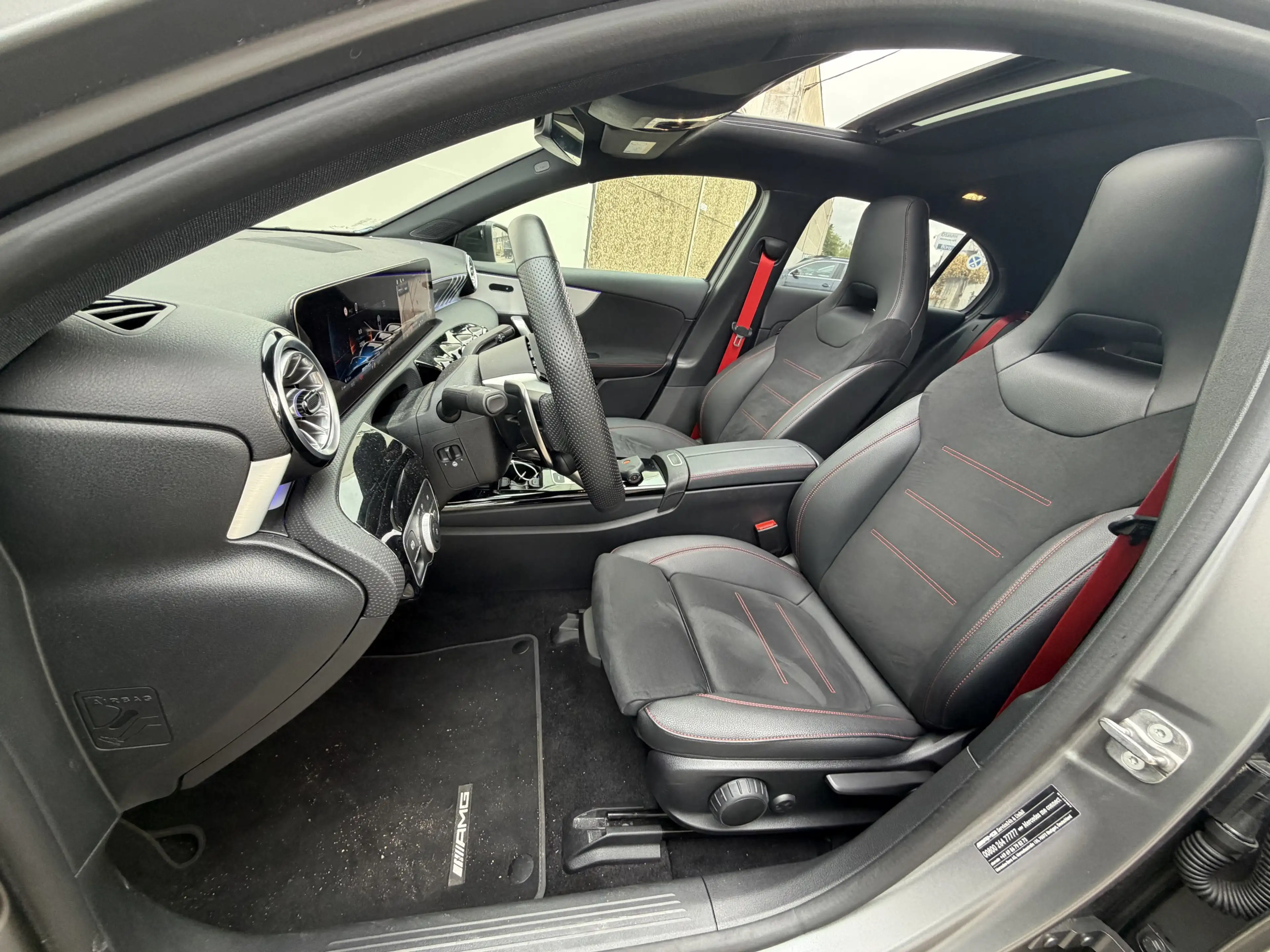 Mercedes-Benz A 35 AMG 4M Speedsh. DCT 8G Advanced+ AERO PANO — photo 4