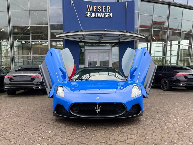 Maserati MC20 view 10