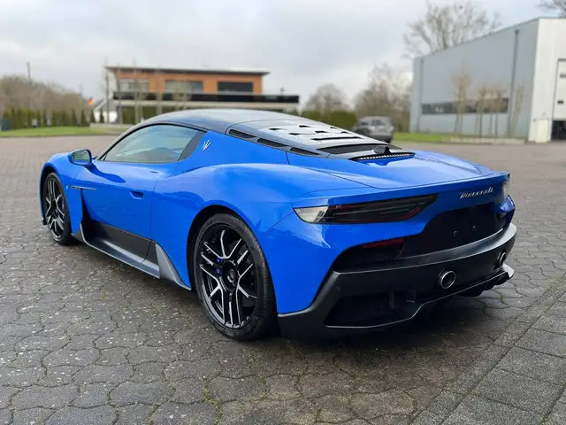 Maserati MC20 view 6