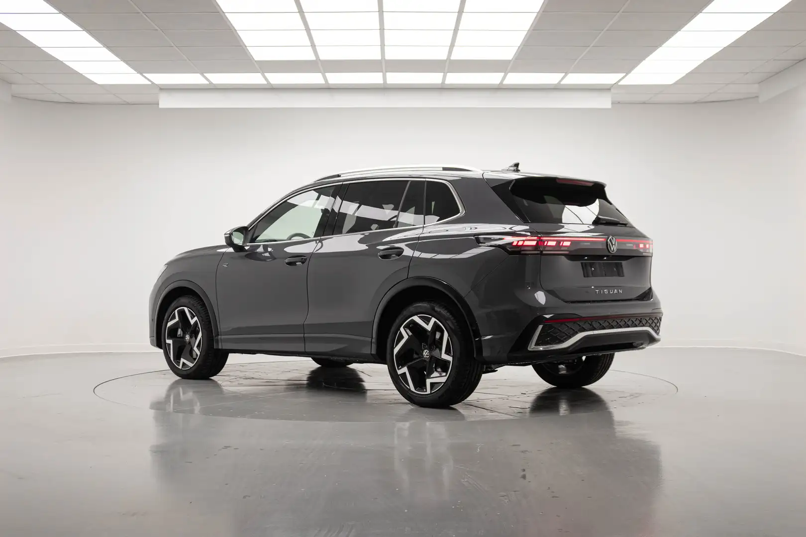 Volkswagen Tiguan 2.0 TDI 150 CV DSG R-Line Plus Grigio - 2