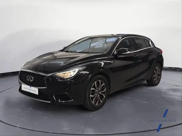 Infiniti Q30 1.5D PREMIUM