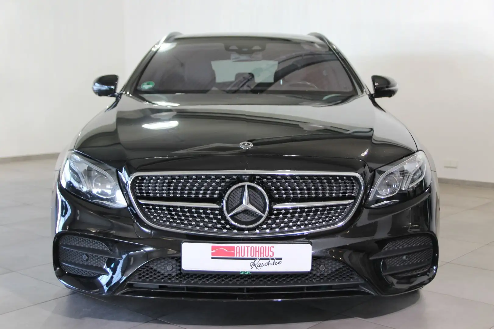 Mercedes-Benz E 400 d 4Matic AMG-Line/Matrix/ 360°/Night/Pano Negru - 2