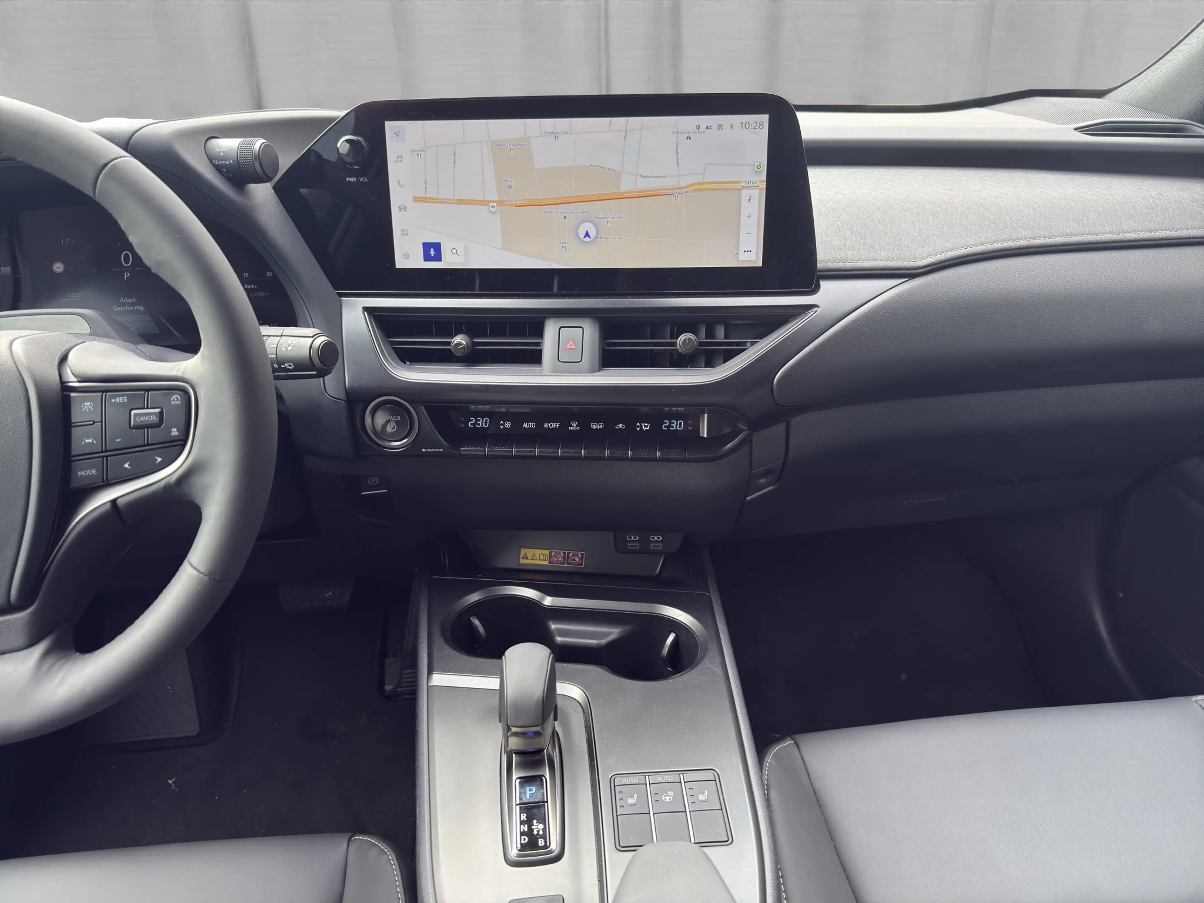 Lexus UX 300h F-Sport Design 199PS 2WD — photo 11