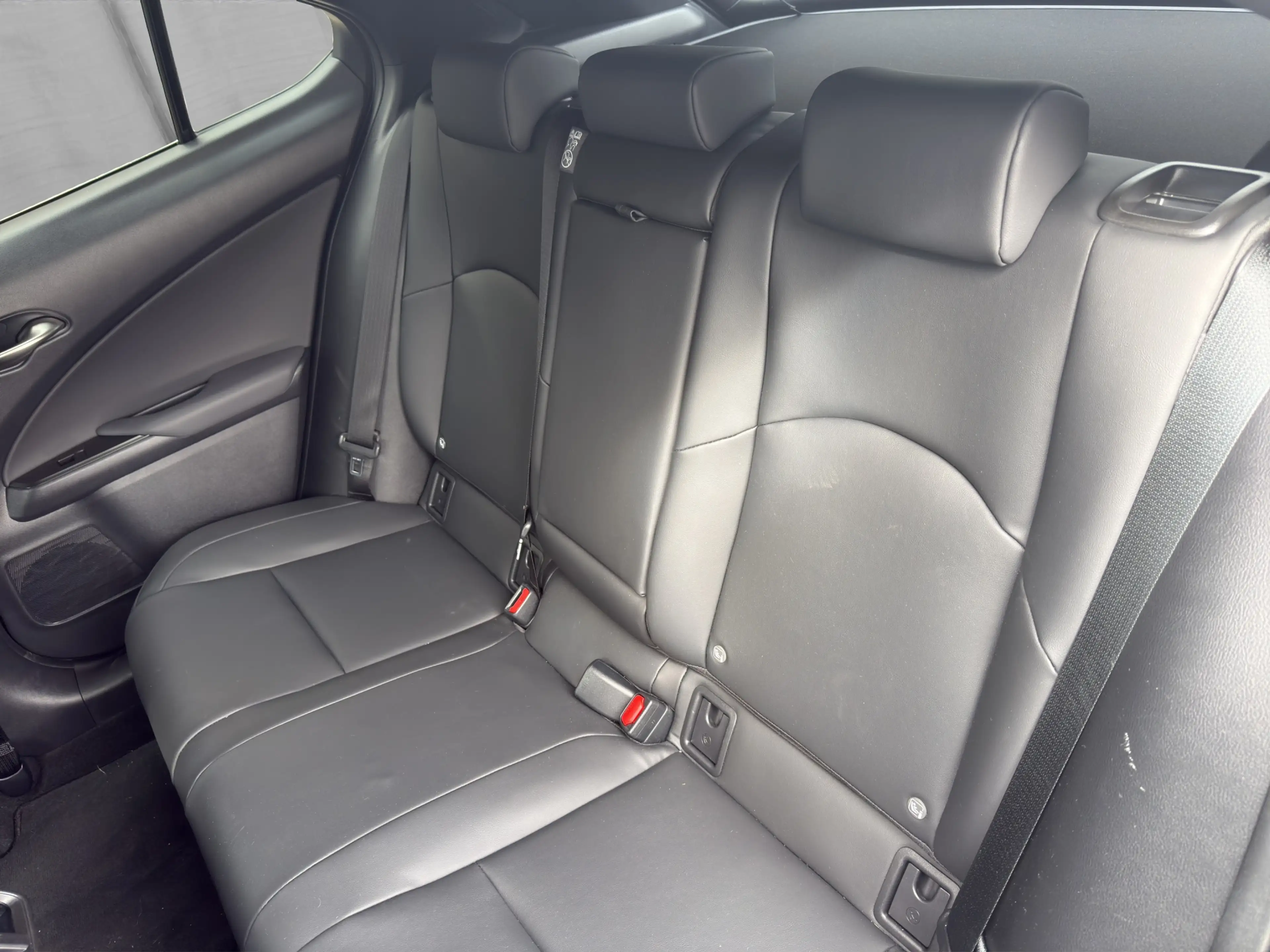 Lexus UX 300h F-Sport Design 199PS 2WD — photo 6