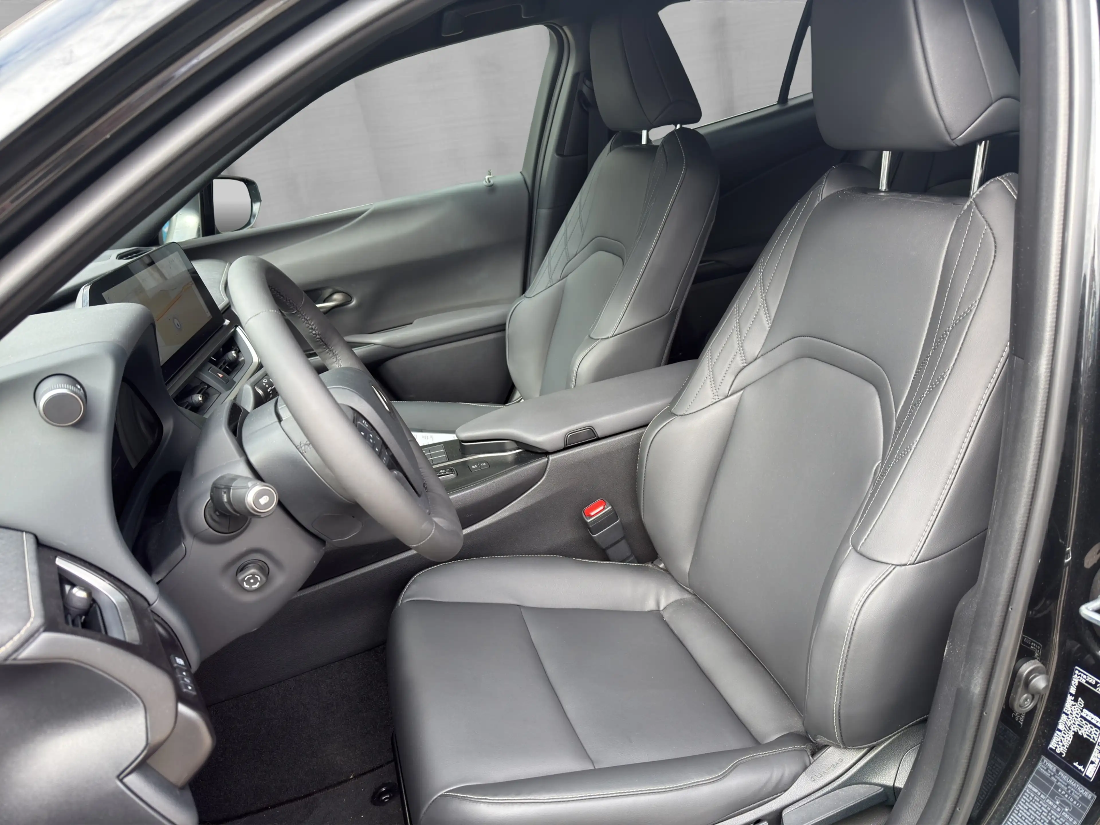 Lexus UX 300h F-Sport Design 199PS 2WD — photo 7