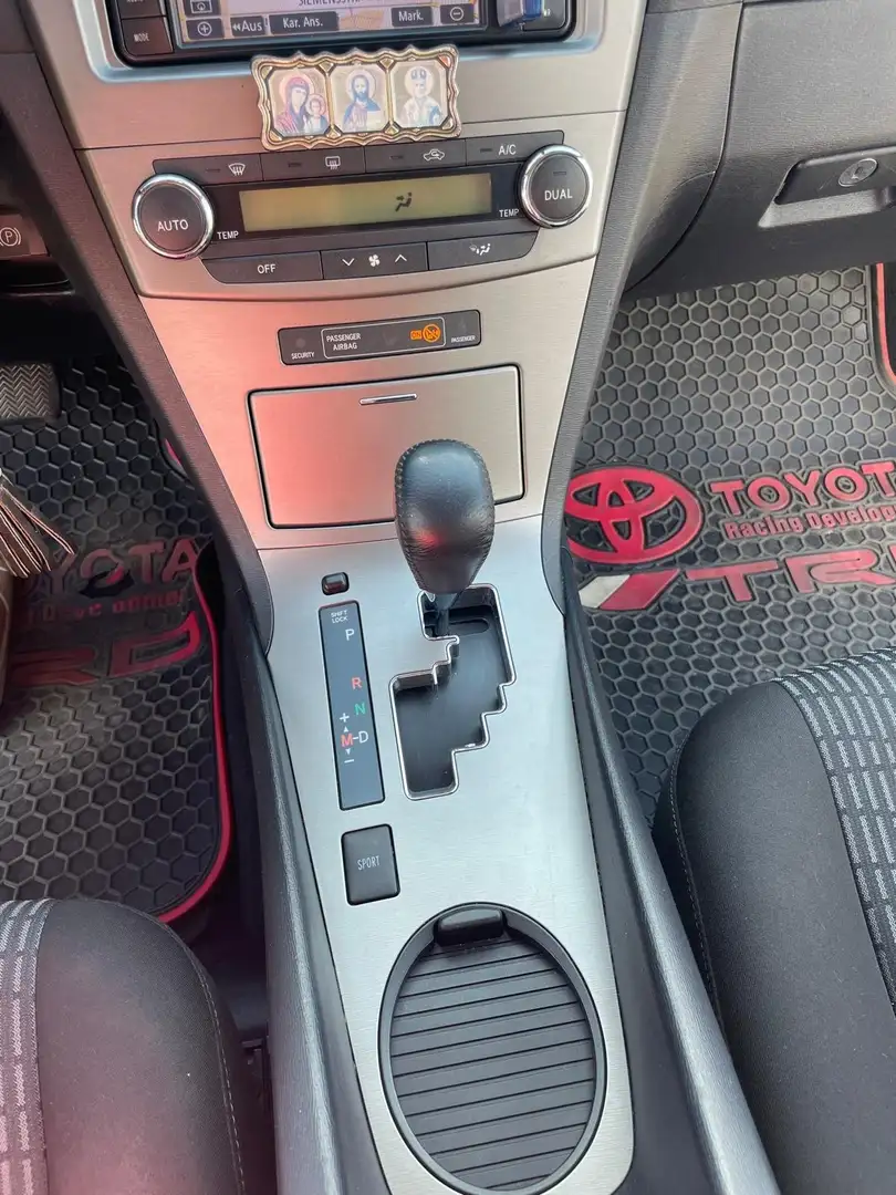 Toyota Avensis Combi 2.2 D-4D Automatik Edition - 2