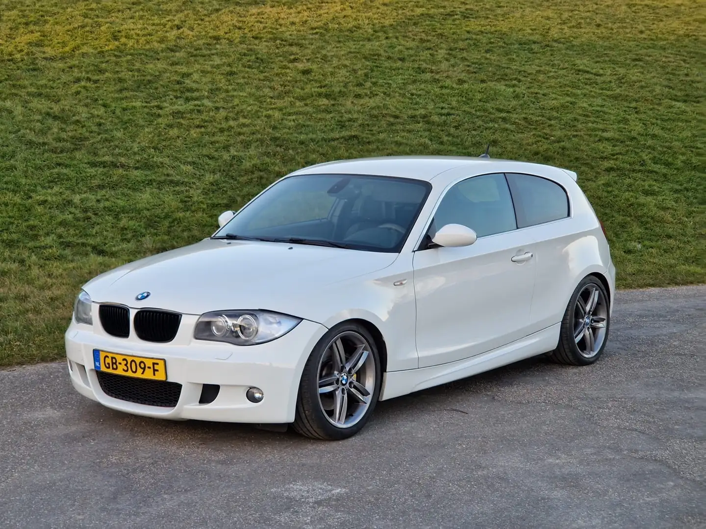 BMW 130 130i High Executive Alb - 1
